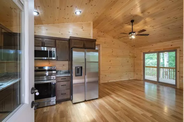 104 Harvest Oaks Dr, Murphy, NC 28906