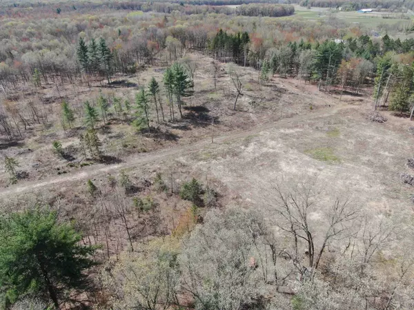 N6983 10th Avenue, New Lisbon, WI 53950