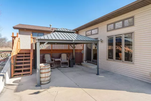 W7985 Military Road, Portage, WI 53901