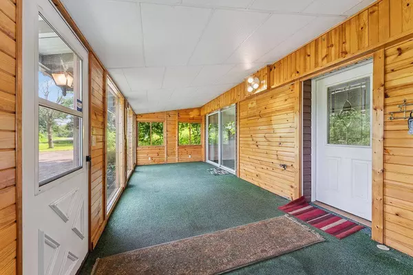 W8525 Oshaukuta Road, Poynette, WI 53955