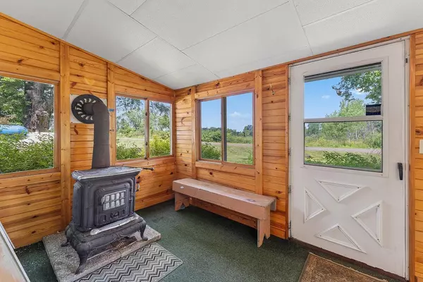 W8525 Oshaukuta Road, Poynette, WI 53955