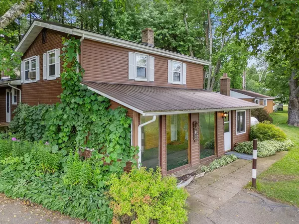 W8525 Oshaukuta Road, Poynette, WI 53955