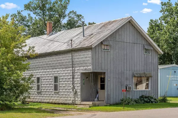 343 Center Street, Oxford, WI 53952