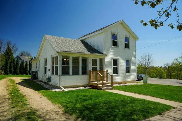 230 Towyn Street, Cambria, WI 53923