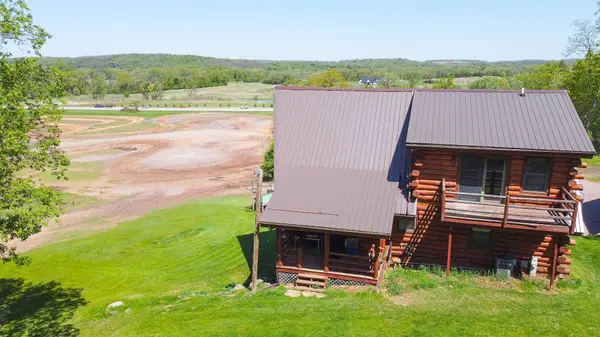 W4913 Highway 33, Pardeeville, WI 53954