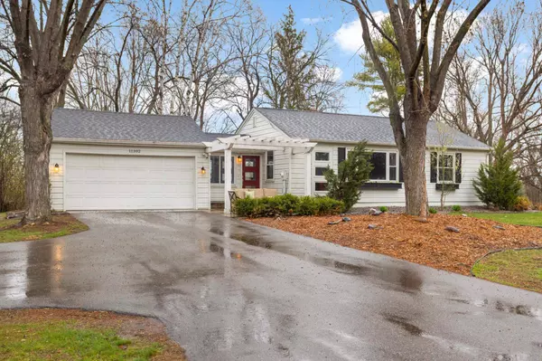 11302 Lorry LN, Minnetonka, MN 55305