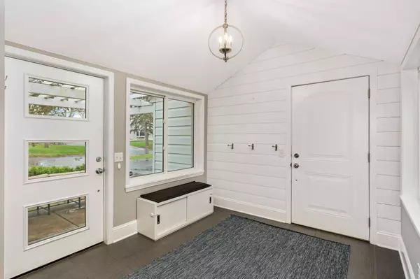 11302 Lorry LN, Minnetonka, MN 55305