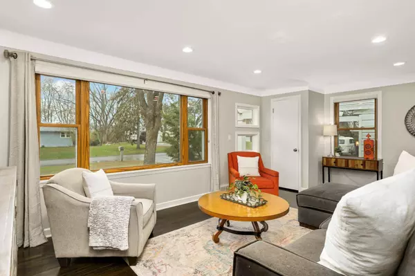 11302 Lorry LN, Minnetonka, MN 55305