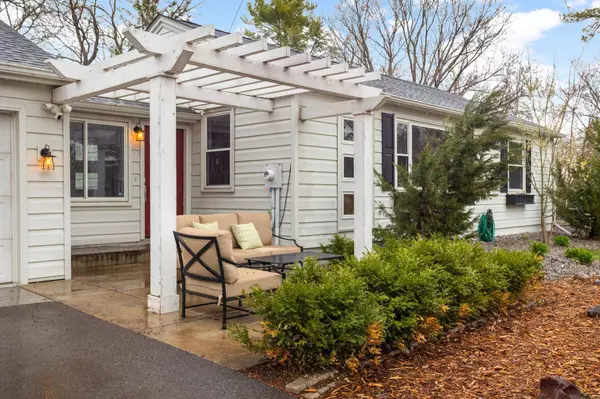 11302 Lorry LN, Minnetonka, MN 55305