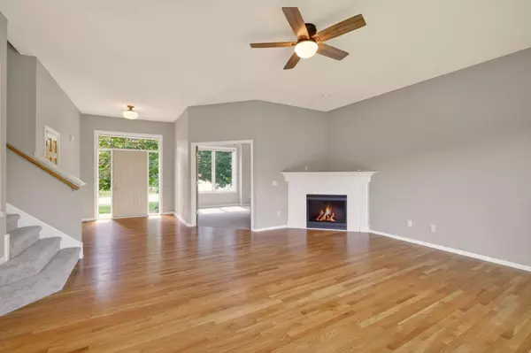 9216 Hunters CT, Minnetrista, MN 55375