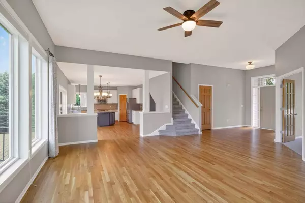 9216 Hunters CT, Minnetrista, MN 55375