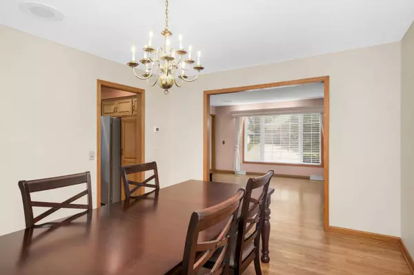 1318 W Royal Oaks DR, Shoreview, MN 55126