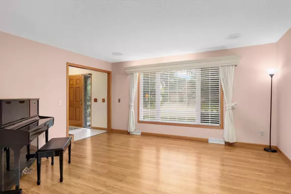 1318 W Royal Oaks DR, Shoreview, MN 55126