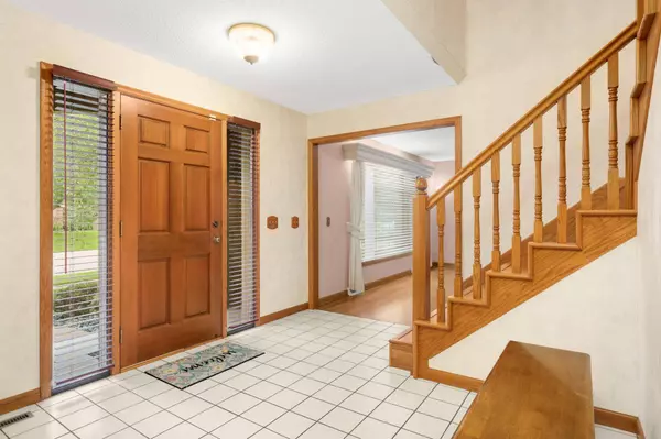 1318 W Royal Oaks DR, Shoreview, MN 55126