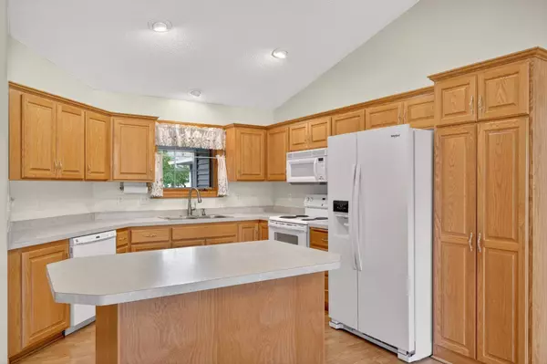 6236 Creekview LN N, Brooklyn Park, MN 55443