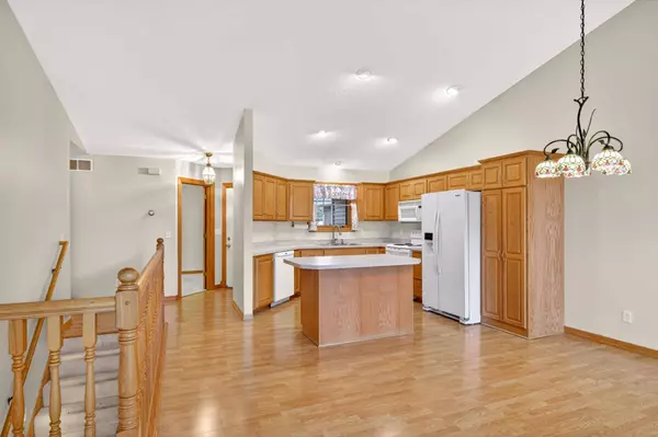 6236 Creekview LN N, Brooklyn Park, MN 55443