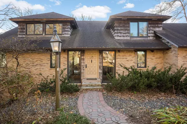 2032 Blackberry LN, Minnetonka, MN 55391