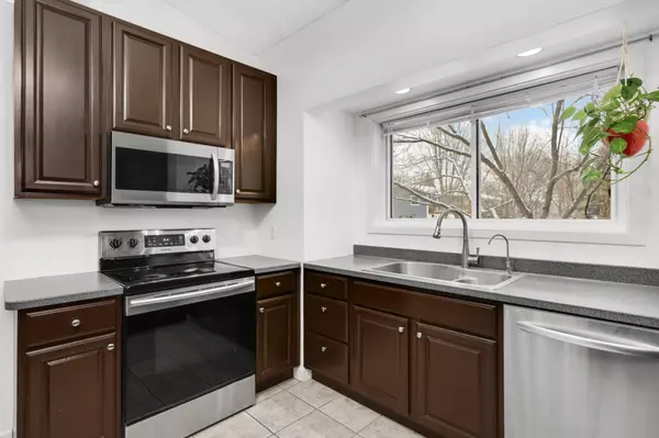 715 Liberty Heights DR, Chaska, MN 55318