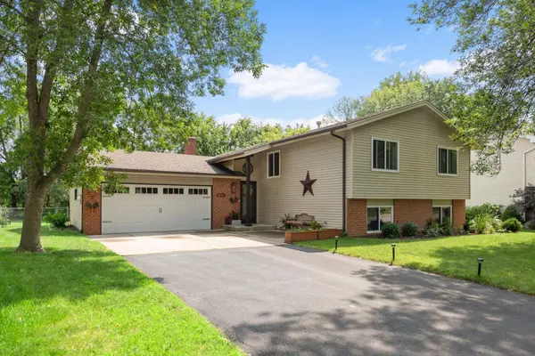 8920 Darnel RD, Eden Prairie, MN 55347