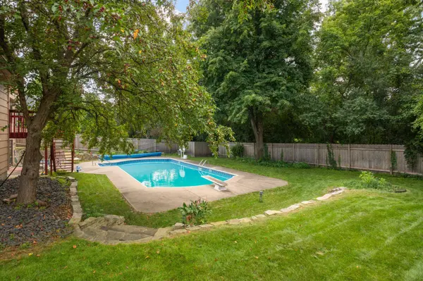 1318 W Royal Oaks DR, Shoreview, MN 55126