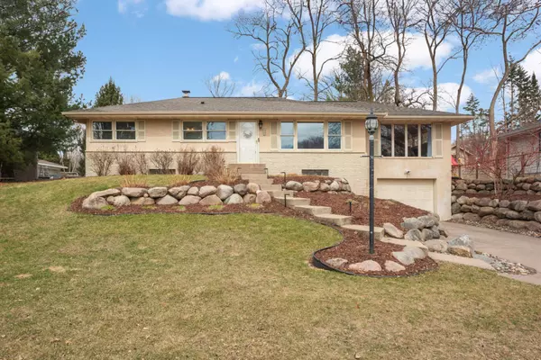 345 Dennison AVE, Shoreview, MN 55126