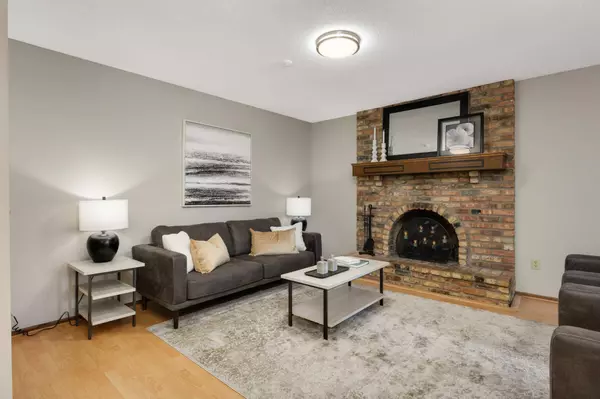 530 Lake Cove CT, Shoreview, MN 55126