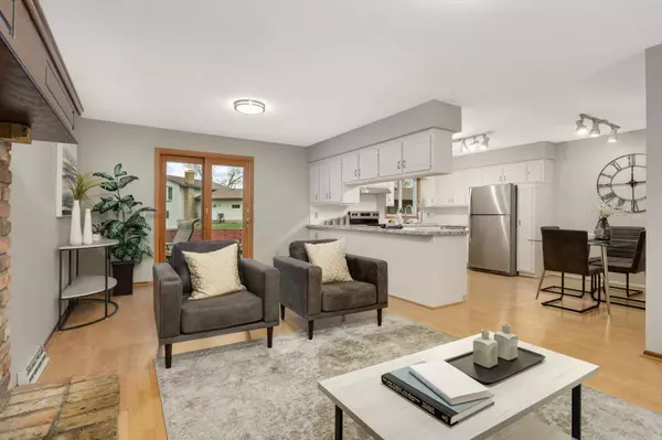 530 Lake Cove CT, Shoreview, MN 55126