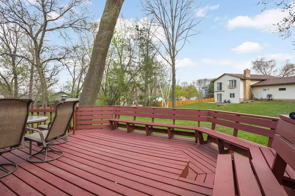 530 Lake Cove CT, Shoreview, MN 55126