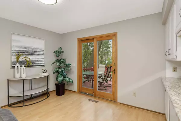 530 Lake Cove CT, Shoreview, MN 55126