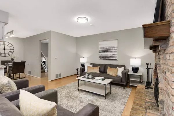 530 Lake Cove CT, Shoreview, MN 55126