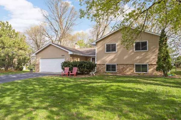 530 Lake Cove CT, Shoreview, MN 55126