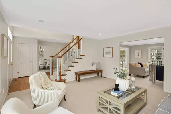 467 Harbor CIR, Shoreview, MN 55126