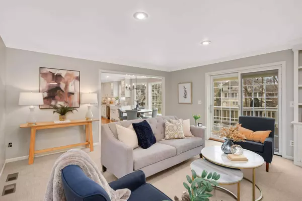 467 Harbor CIR, Shoreview, MN 55126