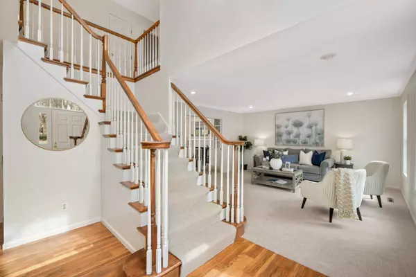 467 Harbor CIR, Shoreview, MN 55126