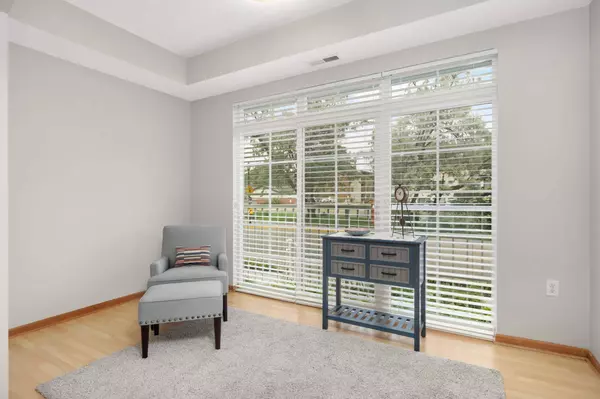 2405 39th AVE NE #101, Saint Anthony, MN 55421