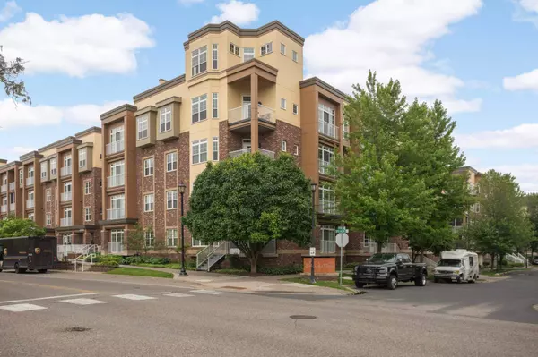 2405 39th AVE NE #101, Saint Anthony, MN 55421