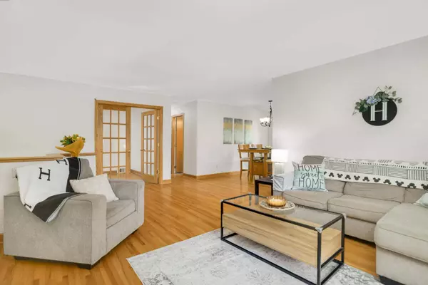 7136 Coachwood CIR, Woodbury, MN 55125