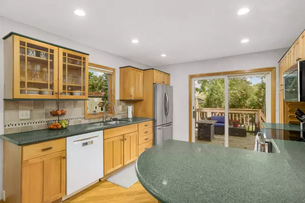 7136 Coachwood CIR, Woodbury, MN 55125