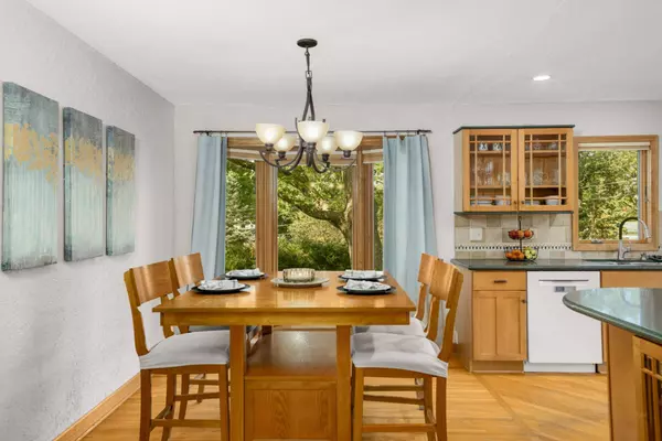 7136 Coachwood CIR, Woodbury, MN 55125