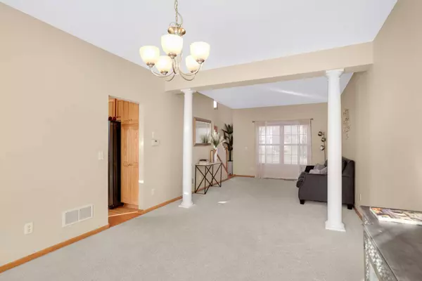 10114 Florida CIR N, Brooklyn Park, MN 55445