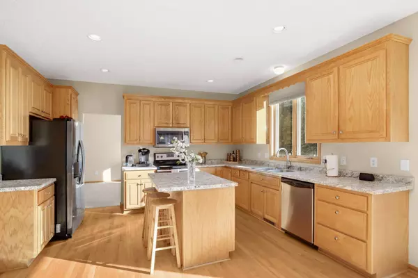 10114 Florida CIR N, Brooklyn Park, MN 55445