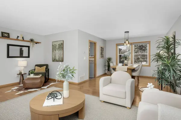 5245 Oxford ST N, Shoreview, MN 55126