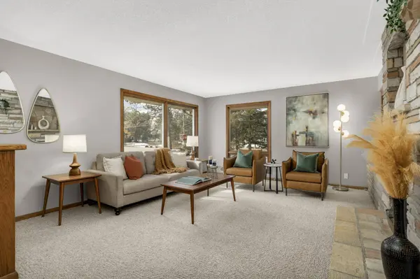 1811 Stanbridge AVE, Roseville, MN 55113