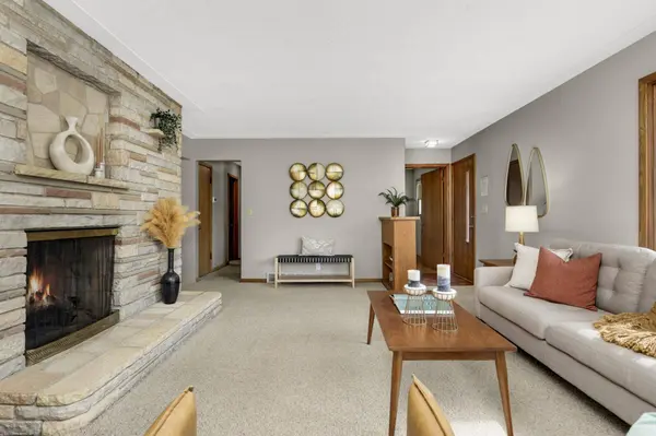 1811 Stanbridge AVE, Roseville, MN 55113