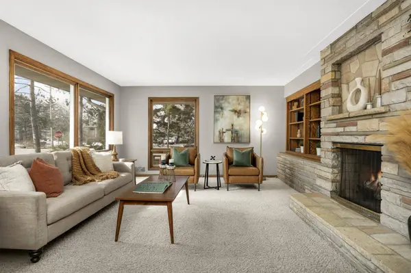 1811 Stanbridge AVE, Roseville, MN 55113