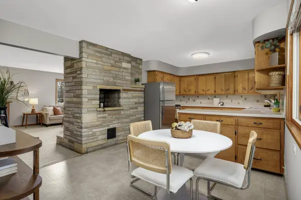 1811 Stanbridge AVE, Roseville, MN 55113