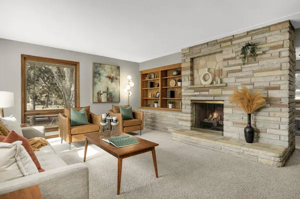 1811 Stanbridge AVE, Roseville, MN 55113