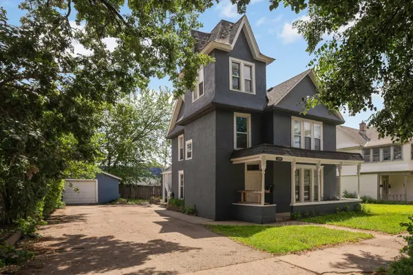 922 NE 18 1/2 AVE NE, Minneapolis, MN 55418