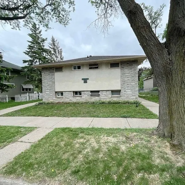 616 Ivy AVE E