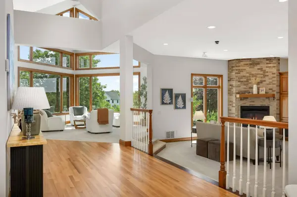 9721 Frontier LN, Lakeville, MN 55044